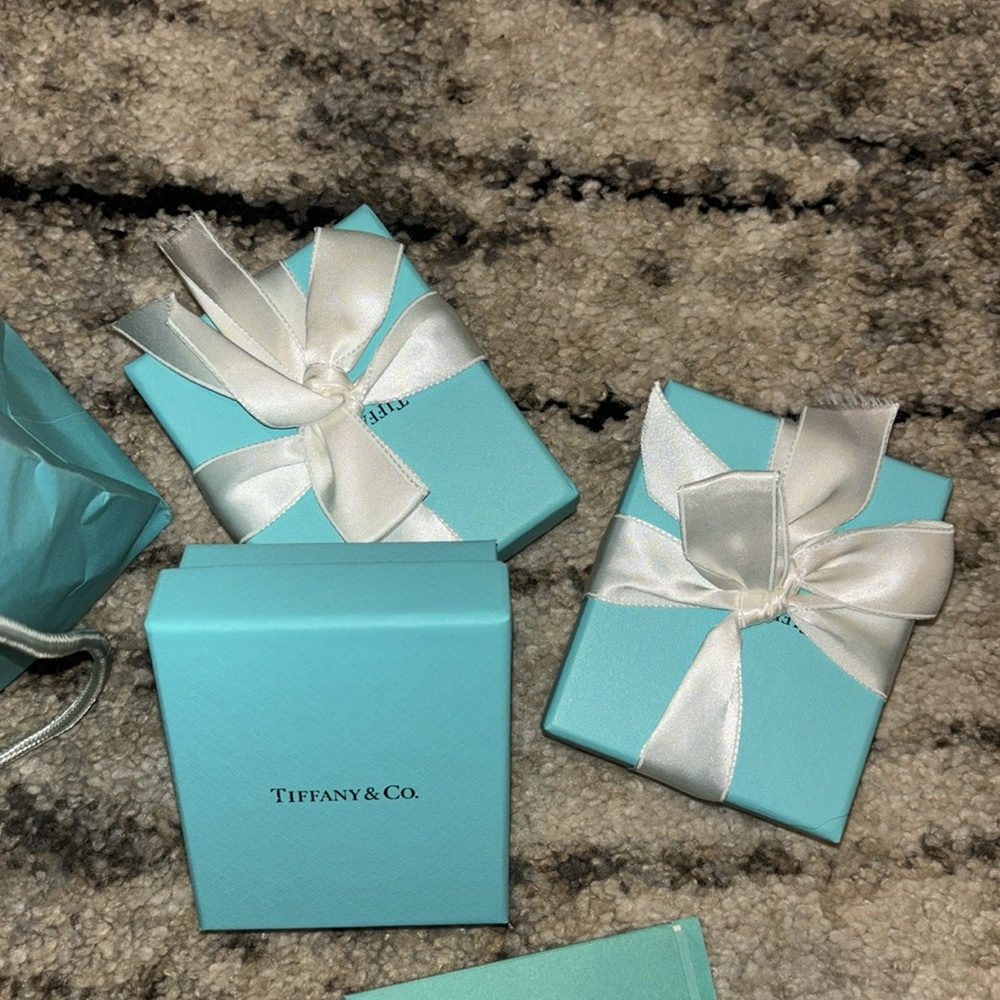 3 empty Tiffany’s boxes and bag - Picture 2 of 3